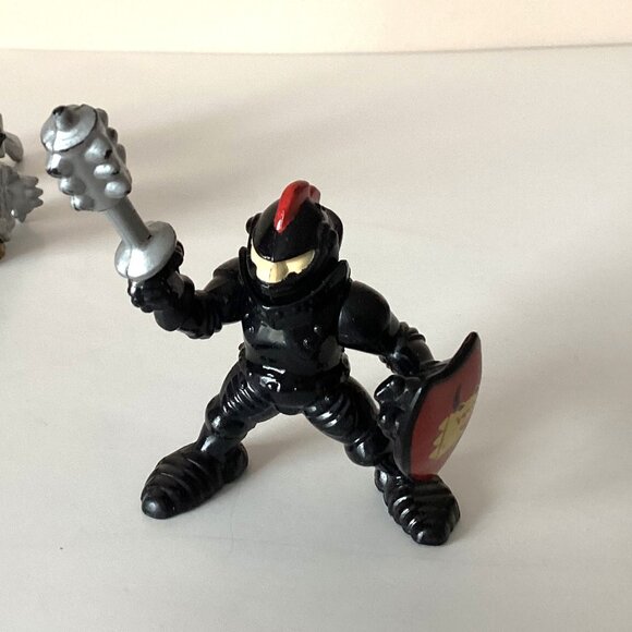 Vintage 1994 Adventures Black and Gold Knights Toy Action Figures Collectable - Picture 6 of 7